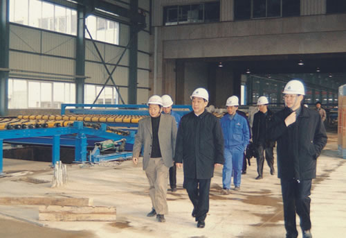 時任中共湖北省委副書記、武漢市委書記陳訓秋到公司考察